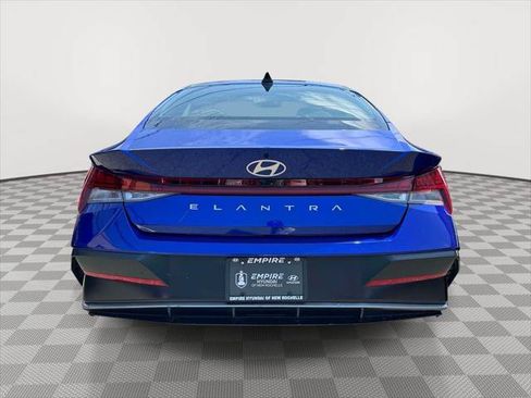 Used 2025 Hyundai Elantra SEL FWD image 3