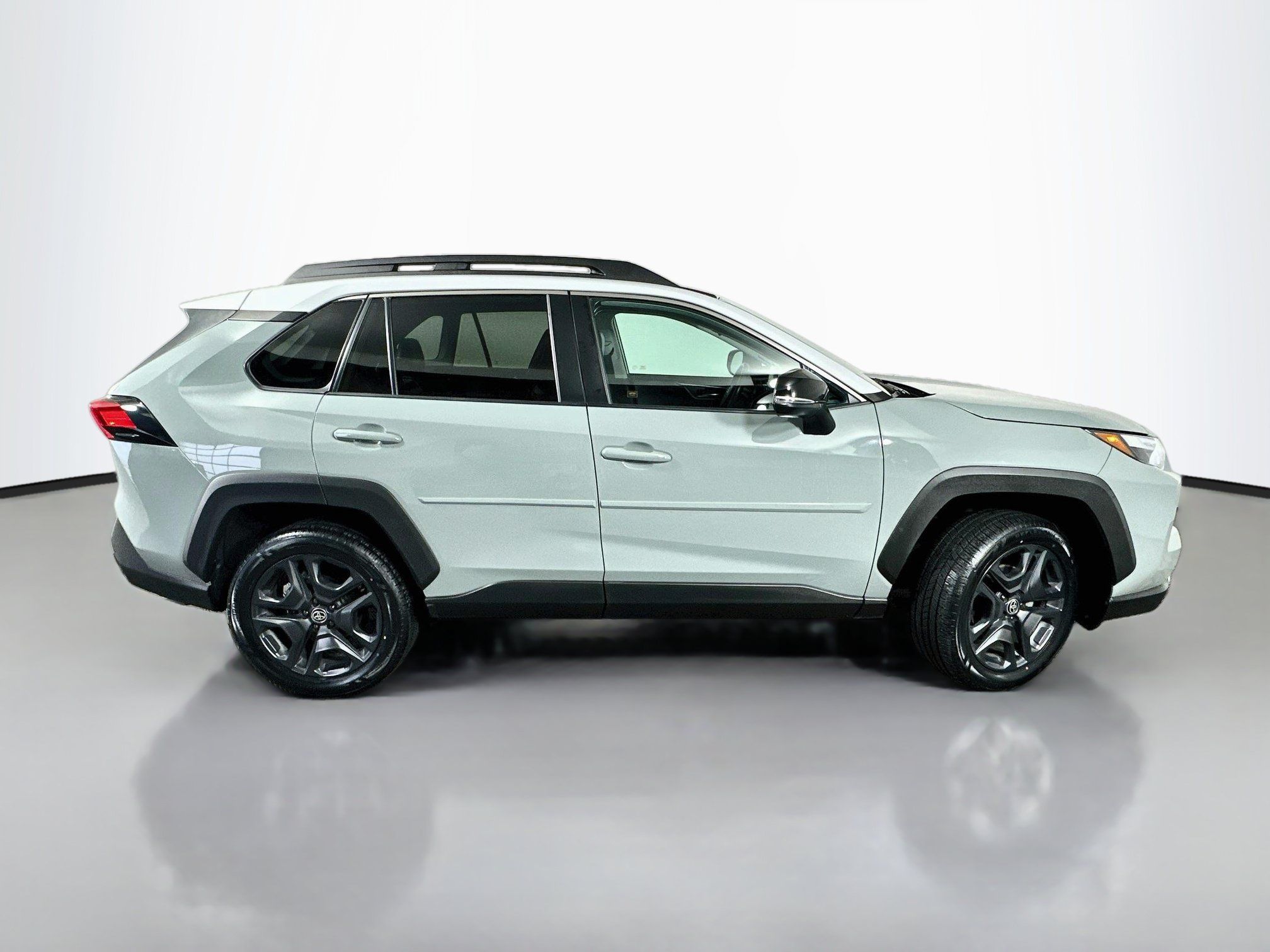 Used 2022 Toyota RAV4 Adventure w/ Convenience Package AWD/4WD image 8