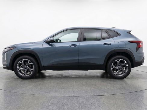 Used 2025 Chevrolet Trax LT FWD image 5