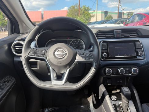 Used 2025 Nissan Versa SV FWD image 32