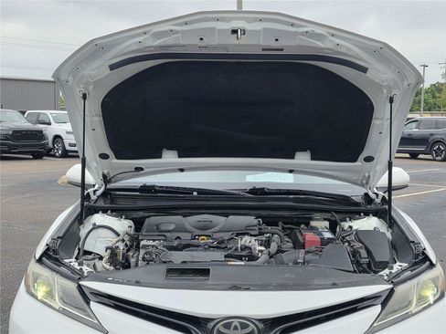 Used 2018 Toyota Camry LE FWD image 30