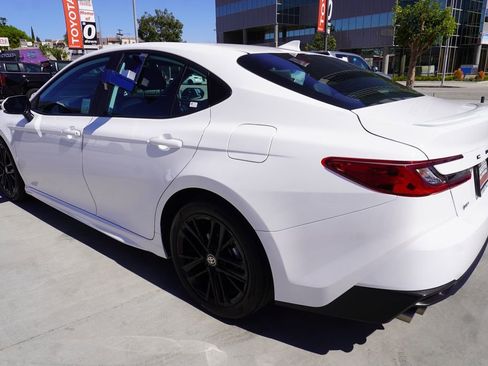 Certified 2025 Toyota Camry SE image 5