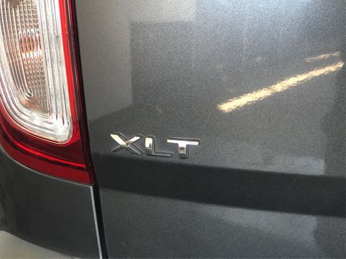 Used 2015 Ford Explorer XLT w/ Equipment Group 202A FWD image 18