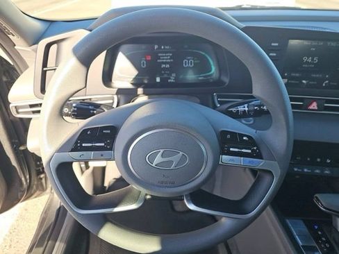 Used 2025 Hyundai Elantra Hybrid FWD image 16