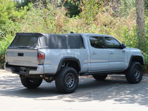 Used 2021 Toyota Tacoma TRD Off-Road w/ Technology Package AWD/4WD image 11
