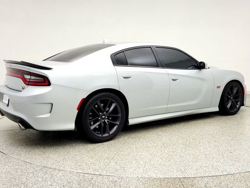 Used 2019 Dodge Charger Scat Pack RWD image 5