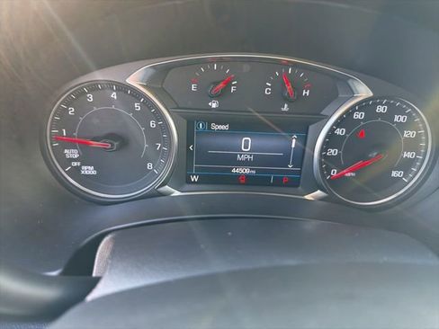 Used 2024 GMC Terrain SLE image 10