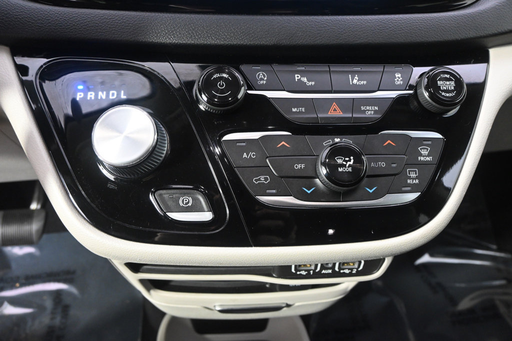 Used 2022 Chrysler Pacifica Touring-L FWD image 31