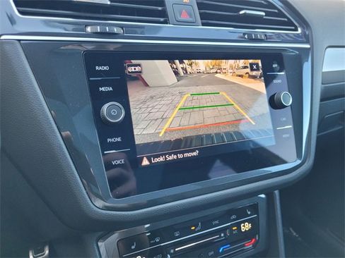 Used 2023 Volkswagen Tiguan SE R-Line image 33