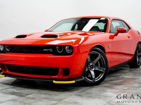 Used 2023 Dodge Challenger SRT Hellcat image 1