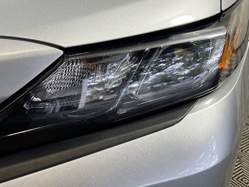 Used 2023 Toyota Camry SE image 12