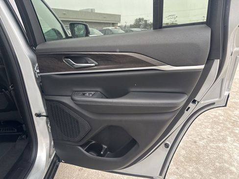 New 2026 Jeep Grand Cherokee Laredo image 28