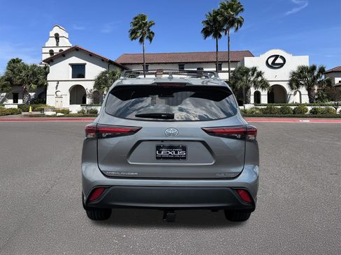 Used 2026 Toyota Highlander XLE AWD/4WD image 3