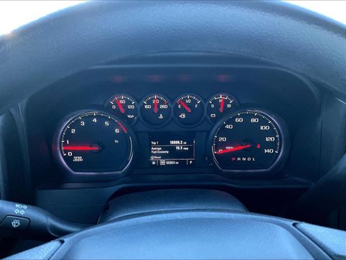Used 2020 Chevrolet Silverado 1500 Custom w/ Custom Value Package AWD/4WD image 13