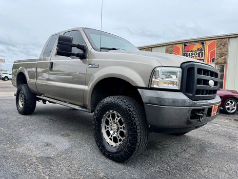 Used 2006 Ford F350 4x4 SuperCab Super Duty image 1