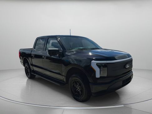 Used 2025 Ford F150 Lightning XLT image 3