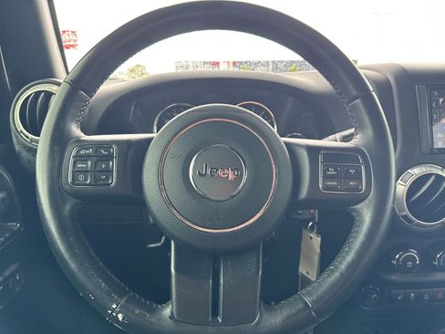 Used 2017 Jeep Wrangler Unlimited Sahara w/ Connectivity Group AWD/4WD image 14