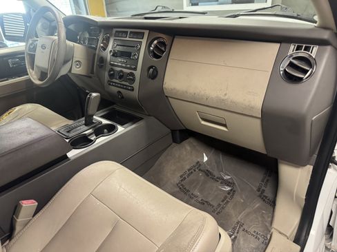 Used 2011 Ford Expedition EL XLT image 12