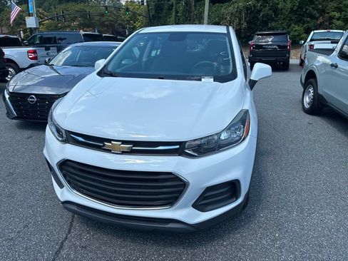 Used 2019 Chevrolet Trax LS FWD image 4