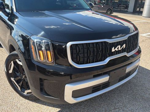 Used 2024 Kia Telluride EX w/ EX Captain's Chair Package FWD image 8