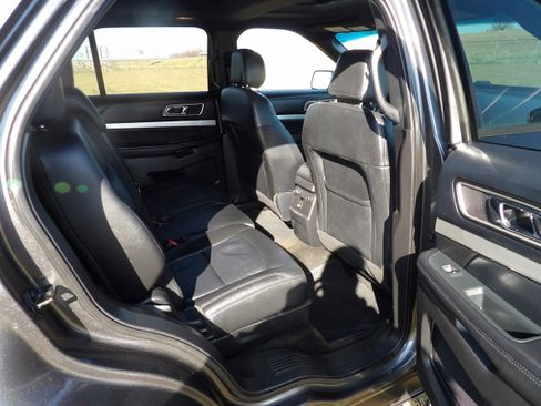 Used 2016 Ford Explorer XLT w/ Equipment Group 202A image 11