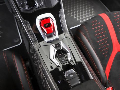 Used 2018 Lamborghini Huracan Performante AWD/4WD image 43