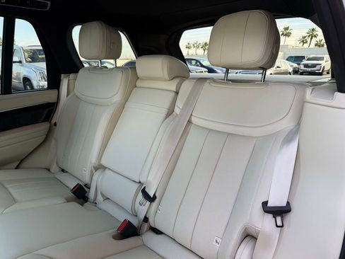 Used 2025 Land Rover Range Rover SE AWD/4WD image 14
