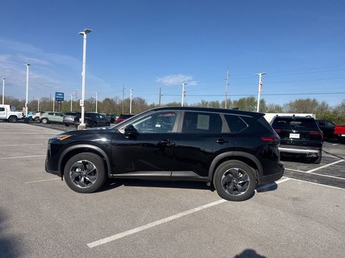 Used 2025 Nissan Rogue SV image 7