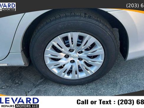 Used 2012 Toyota Camry L image 33