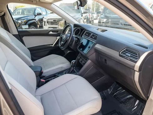 Used 2020 Volkswagen Tiguan SE w/ Panoramic Sunroof Package FWD image 15
