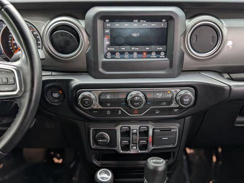 Used 2019 Jeep Wrangler Unlimited Sahara AWD/4WD image 14