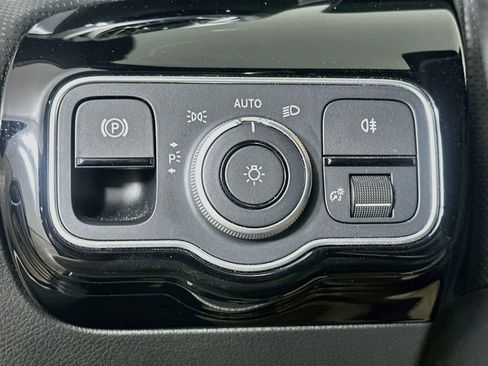 Used 2025 Mercedes-Benz CLA 250 4MATIC image 17