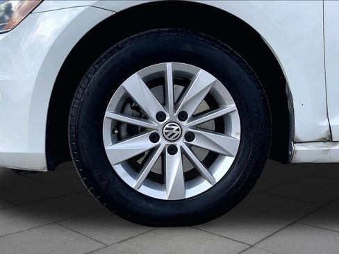 Used 2015 Volkswagen Golf S FWD image 11
