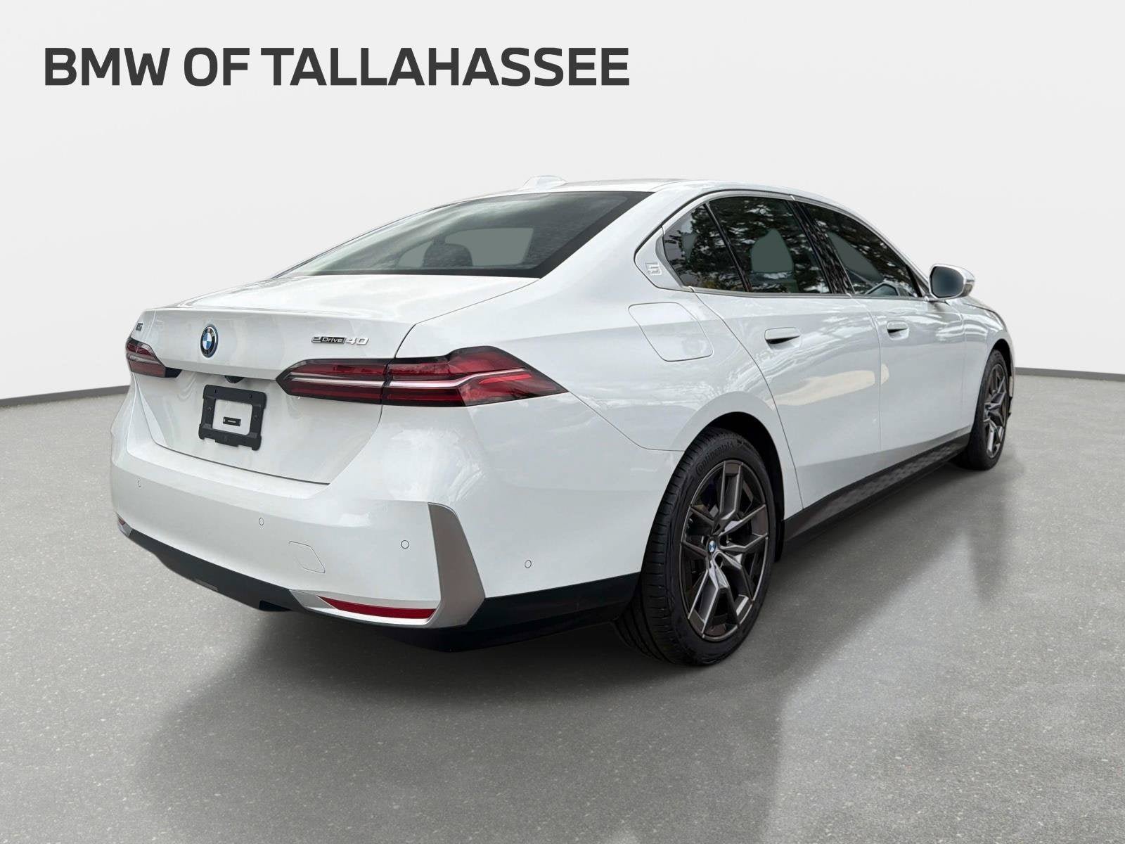 Used 2026 BMW i5 eDrive40 w/ Premium Package RWD image 5
