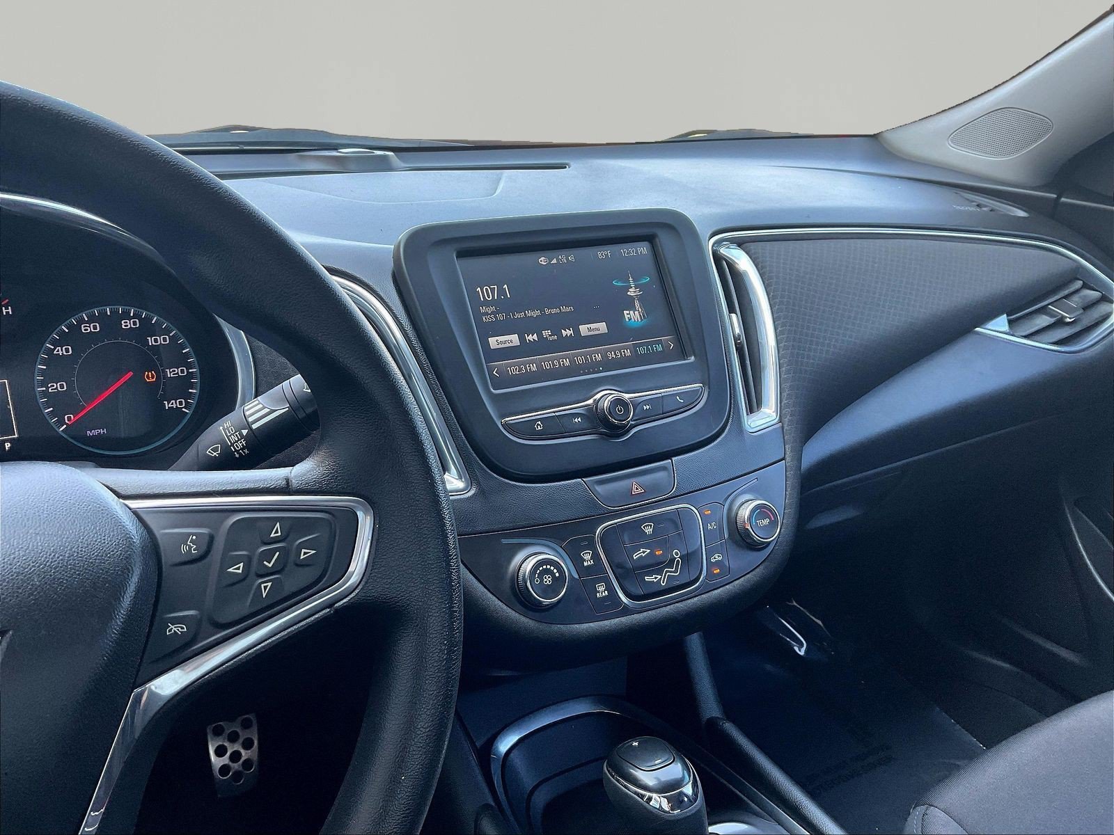 Used 2017 Chevrolet Malibu LT FWD image 9