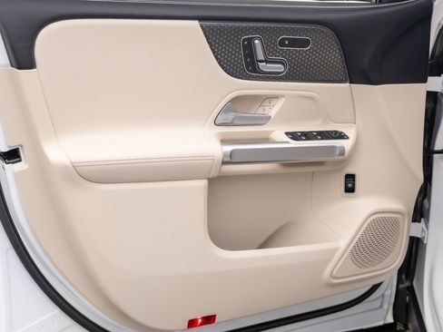 Certified 2025 Mercedes-Benz GLB 250 4MATIC image 15