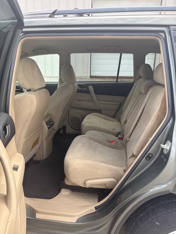 Used 2013 Toyota Highlander Plus FWD image 9
