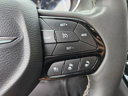 Used 2022 Chrysler Pacifica Limited w/ S Appearance Package FWD image 25