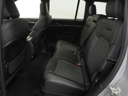 New 2026 Jeep Grand Cherokee Altitude AWD/4WD image 17