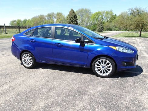 Used 2014 Ford Fiesta SE w/ Equipment Group 201A FWD image 1