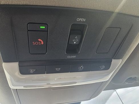 Used 2025 Nissan Sentra SR w/ SR Premium Package image 25