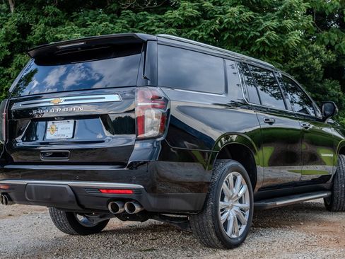 Used 2021 Chevrolet Suburban High Country RWD image 5