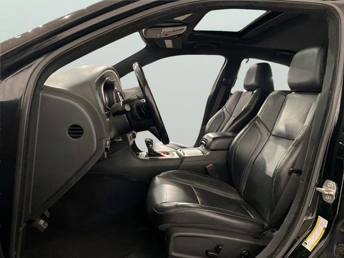 Used 2019 Dodge Charger SXT w/ Leather Interior Group image 9