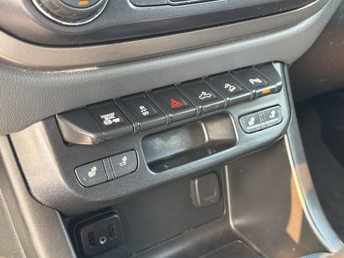 Used 2019 Chevrolet Colorado Z71 AWD/4WD image 38