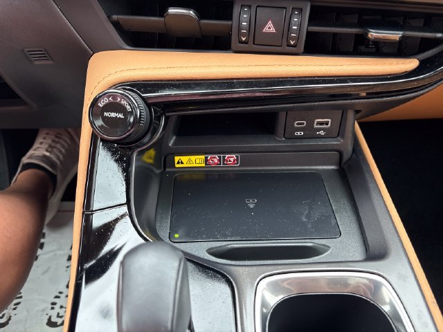 Used 2024 Lexus NX 350h AWD image 18