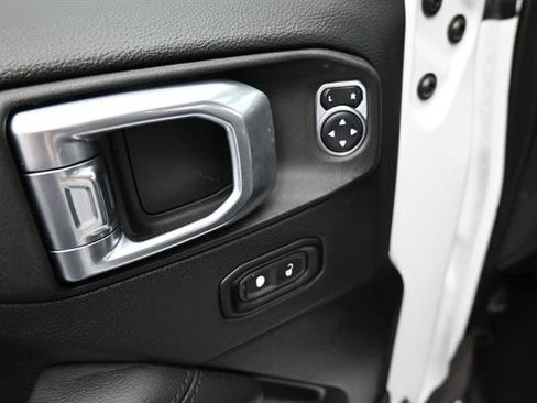 Used 2021 Jeep Wrangler Unlimited Sahara AWD/4WD image 6