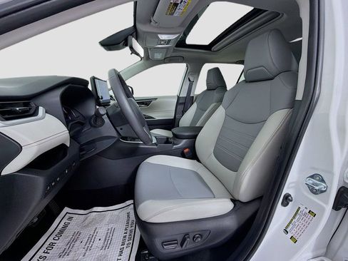 Used 2024 Toyota RAV4 XLE Premium image 22