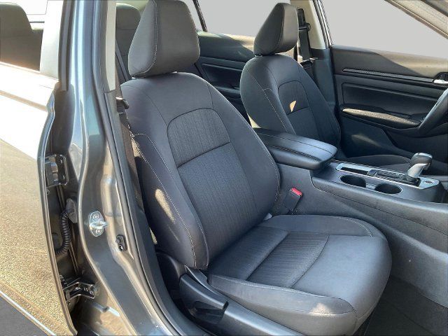 Used 2025 Nissan Altima 2.5 SV FWD image 28