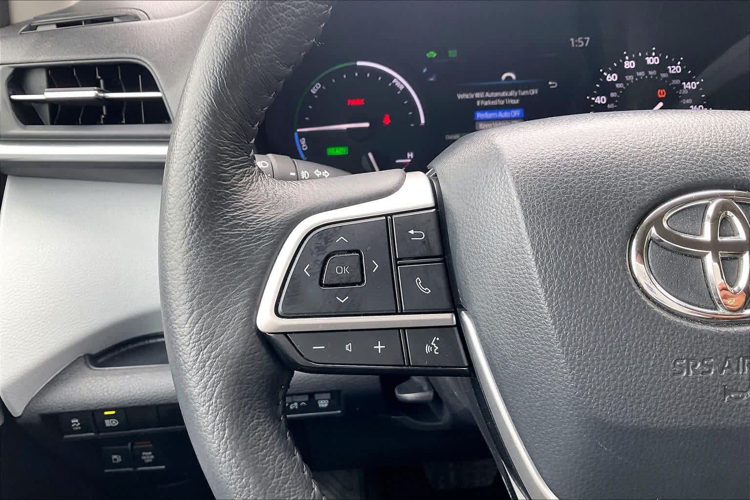 Used 2025 Toyota Sienna XLE FWD image 23