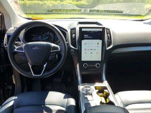 Certified 2024 Ford Edge SEL w/ Sport Appearance Package AWD/4WD image 17